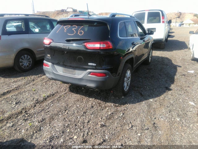 1C4PJMCS3HW588095 Jeep Cherokee Latitude 4x4