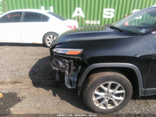 1C4PJMCS3HW588095 Jeep Cherokee Latitude 4x4