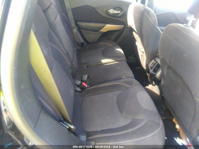 1C4PJMCS3HW588095 Jeep Cherokee Latitude 4x4