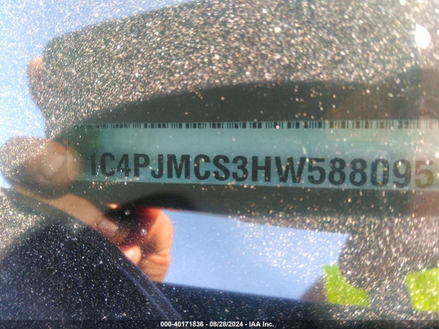 1C4PJMCS3HW588095 Jeep Cherokee Latitude 4x4