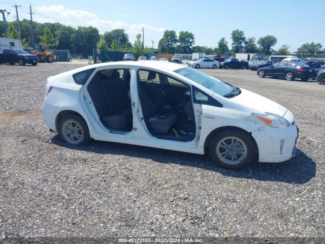 JTDKN3DU1F1997375 Toyota Prius Two