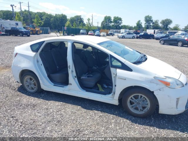 JTDKN3DU1F1997375 Toyota Prius Two