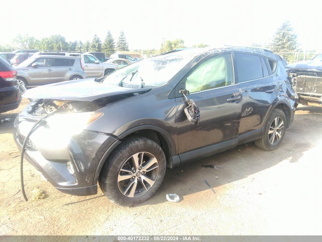 Toyota Rav4 Xle 2018 JTMWFREV8JJ186271 Image 2