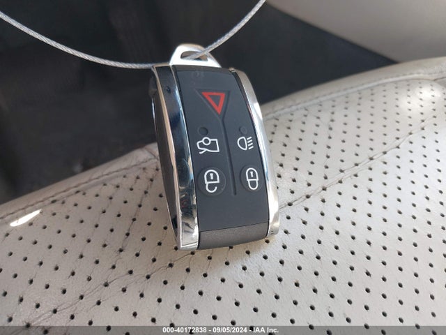 2010 JAGUAR XF SAJWA0GB5ALR53352 Photo 10