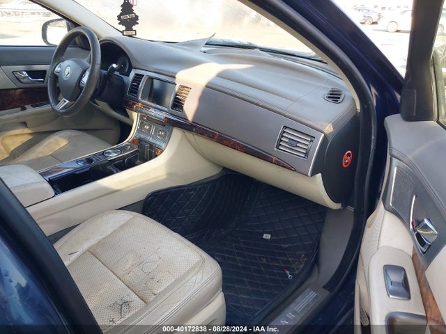 2010 JAGUAR XF SAJWA0GB5ALR53352 Photo 4