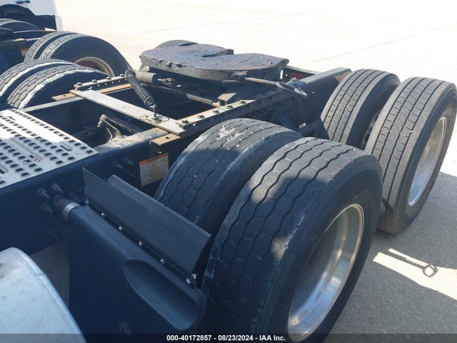 40172857 :رقم المزاد ، 4V4NC9EH2EN152537 vin ، 2014 Volvo Vn Vnl مزاد بيع