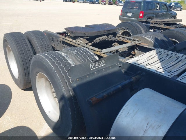 40172857 :رقم المزاد ، 4V4NC9EH2EN152537 vin ، 2014 Volvo Vn Vnl مزاد بيع