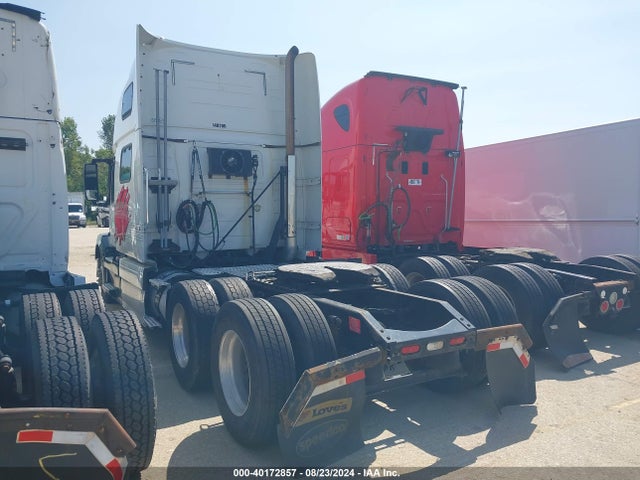 40172857 :رقم المزاد ، 4V4NC9EH2EN152537 vin ، 2014 Volvo Vn Vnl مزاد بيع