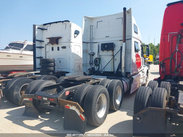 40172857 :رقم المزاد ، 4V4NC9EH2EN152537 vin ، 2014 Volvo Vn Vnl مزاد بيع