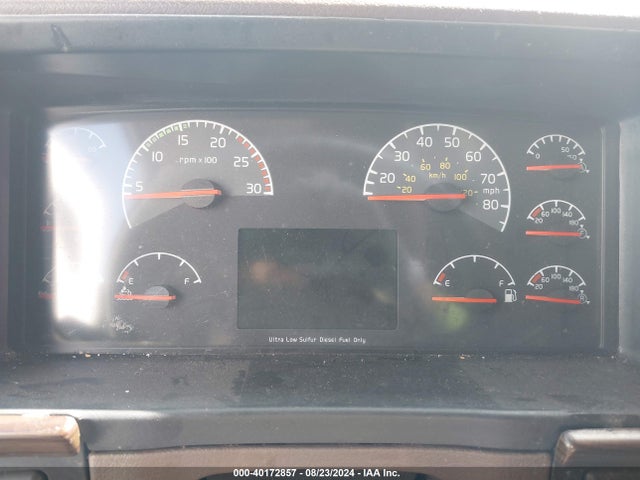 40172857 :رقم المزاد ، 4V4NC9EH2EN152537 vin ، 2014 Volvo Vn Vnl مزاد بيع
