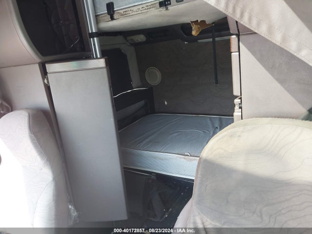 40172857 :رقم المزاد ، 4V4NC9EH2EN152537 vin ، 2014 Volvo Vn Vnl مزاد بيع