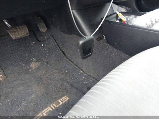 Toyota Prius Two Eco 2016 JTDKARFU0G3011626 Image 11