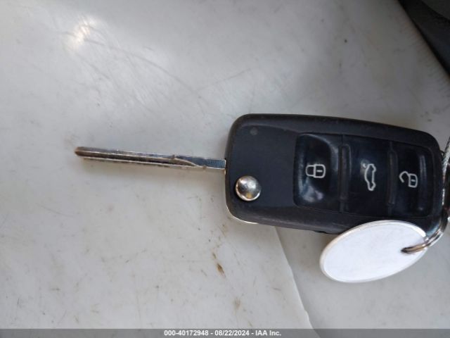 1VWAT7A37HC023845 Volkswagen Passat 1.8t S