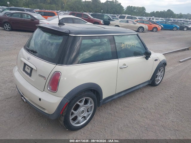 2006 MINI COOPER S WMWRE33546TN28386 Photo 3