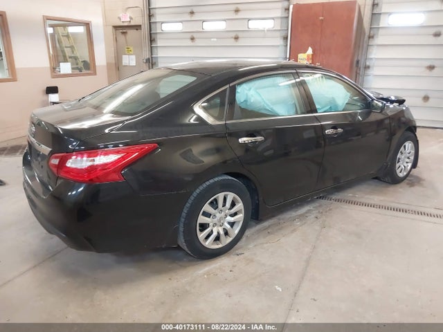 Nissan Altima 2.5 S 2017 1N4AL3AP0HC225611 Image 4