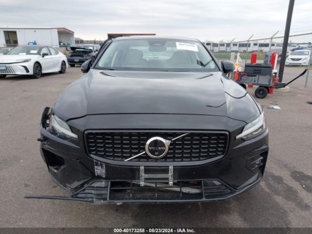7JRL12TWXPG240696 Volvo S60 B5 Plus Dark Theme