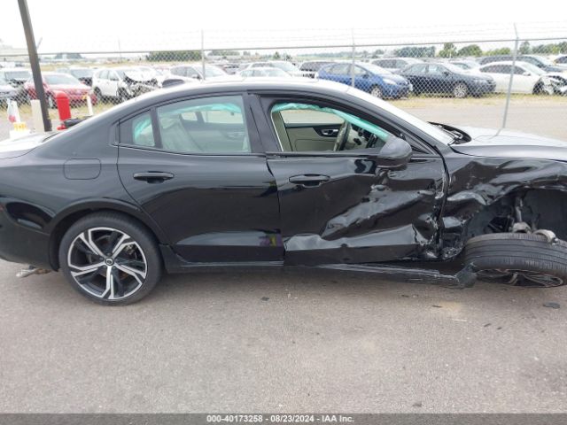 7JRL12TWXPG240696 Volvo S60 B5 Plus Dark Theme
