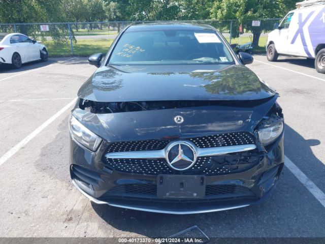 W1K3G4FB6NJ375245 Mercedes-Benz A 220 4matic