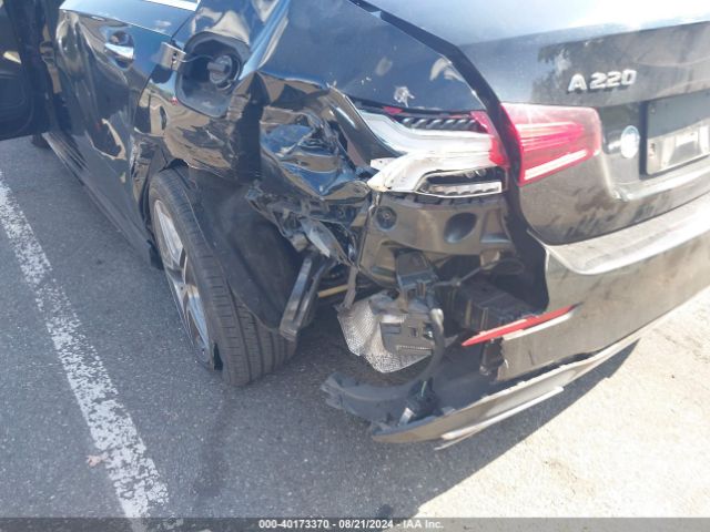 W1K3G4FB6NJ375245 Mercedes-Benz A 220 4matic