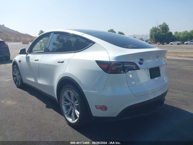 2022 TESLA MODEL Y 7SAYGAEE4NF569521 Photo 2