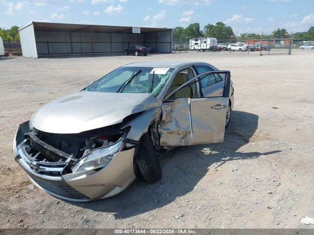 Toyota CAMRY LE 2016 4T4BF1FK5GR575110 Image 2