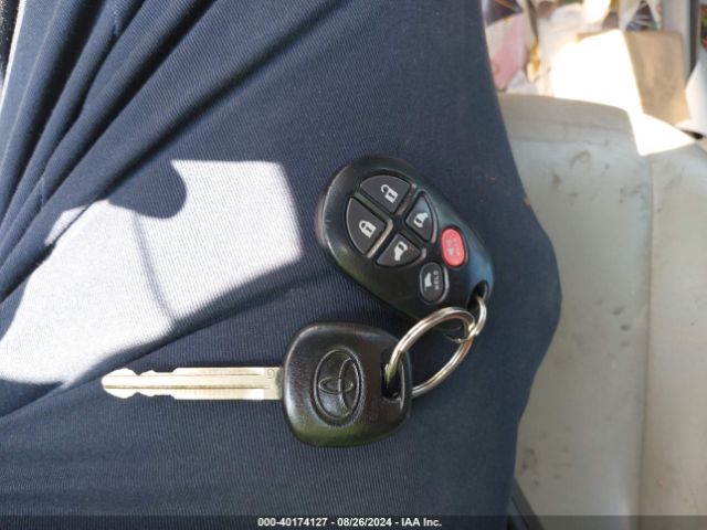 5TDYK3DC7ES432009 Toyota Sienna Xle V6 8 Passenger