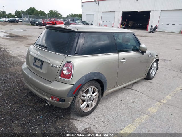 2011 MINI COOPER WMWSU3C52BT091891 Photo 3