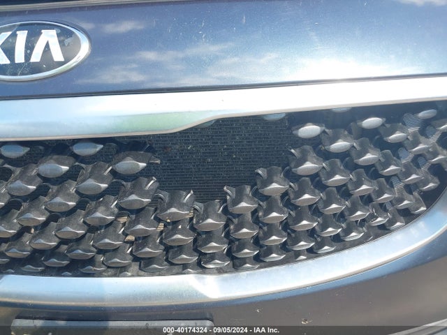 KIA SEDONA LX 2016 KNDMB5C14G6089768 Image 6