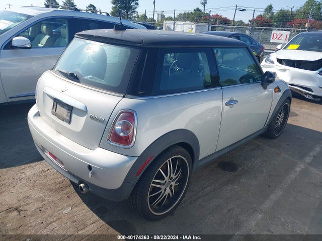 2011 MINI COOPER WMWSU3C5XBT094036 Photo 3