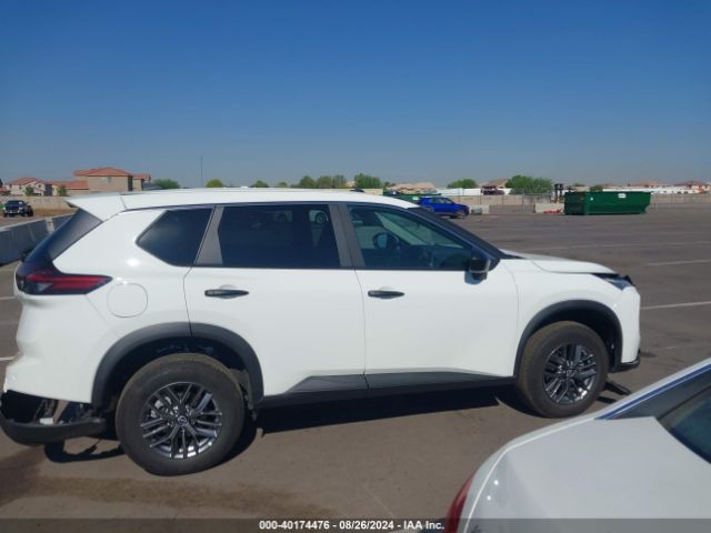 5N1BT3AB8RC670792 Nissan Rogue S Intelligent Awd