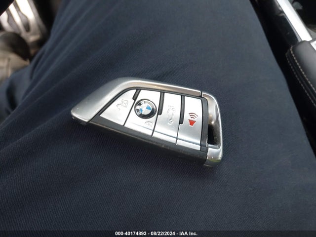 WBA7F0C58JGM23869 BMW 750i