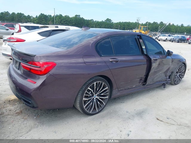 WBA7F0C58JGM23869 BMW 750i