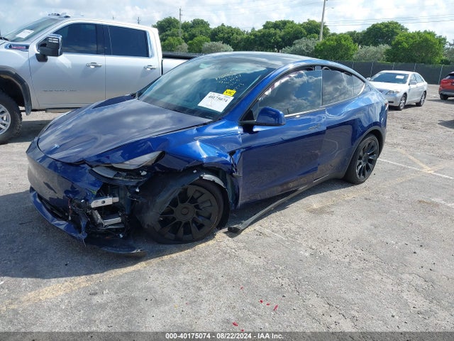 2024 TESLA MODEL Y 7SAYGDEE9RA245369 Photo 1