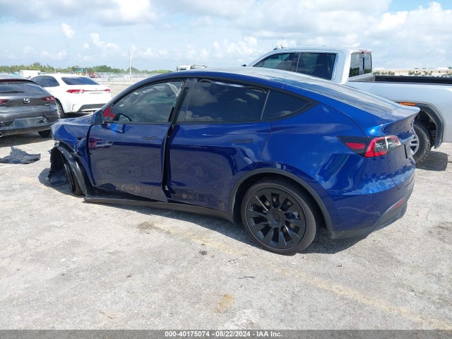 2024 TESLA MODEL Y 7SAYGDEE9RA245369 Photo 2