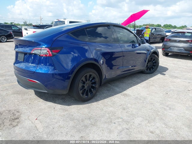 2024 TESLA MODEL Y 7SAYGDEE9RA245369 Photo 3