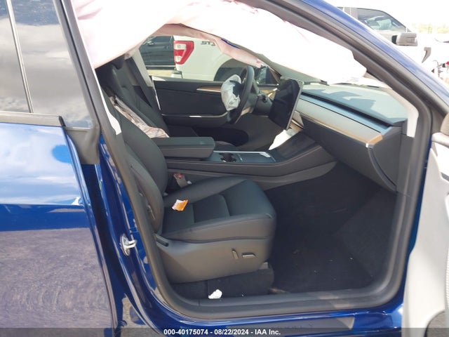2024 TESLA MODEL Y 7SAYGDEE9RA245369 Photo 4