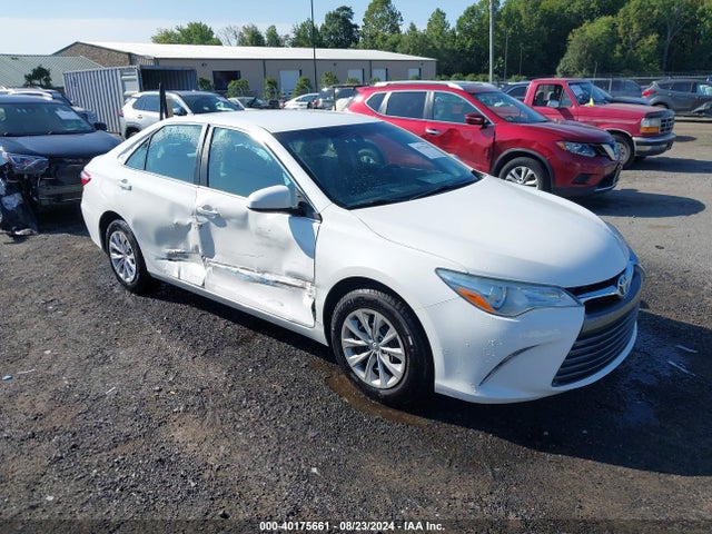 Toyota CAMRY LE 2016 4T4BF1FK6GR551365 zdjęcie główne