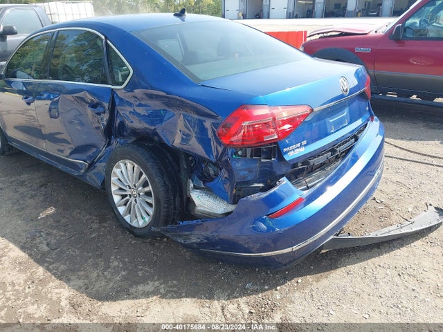 1VWBT7A32GC049031 Volkswagen Passat 1.8t Se