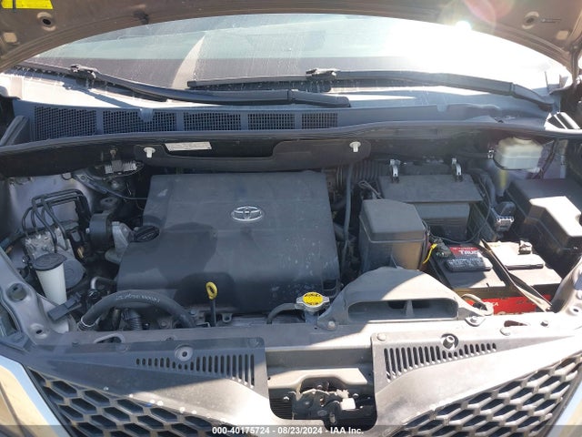5TDXK3DC1FS577706 Toyota Sienna Se Premium 8 Passenger
