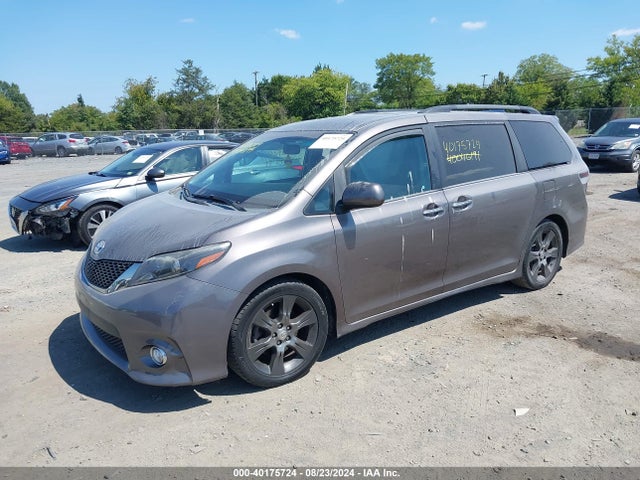 5TDXK3DC1FS577706 Toyota Sienna Se Premium 8 Passenger