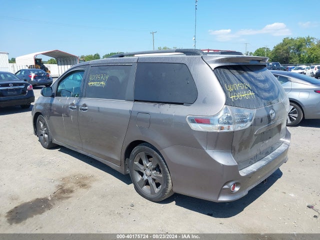 5TDXK3DC1FS577706 Toyota Sienna Se Premium 8 Passenger