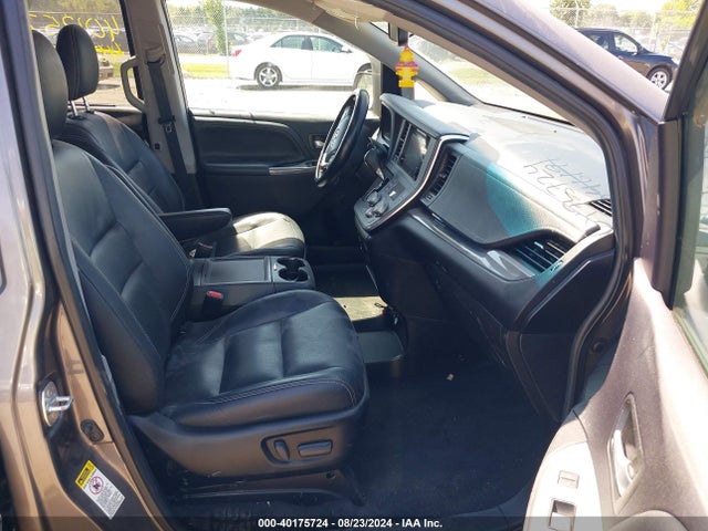 5TDXK3DC1FS577706 Toyota Sienna Se Premium 8 Passenger