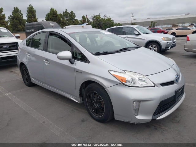 Toyota Prius Two 2015 JTDKN3DU4F0457704 головне зображення