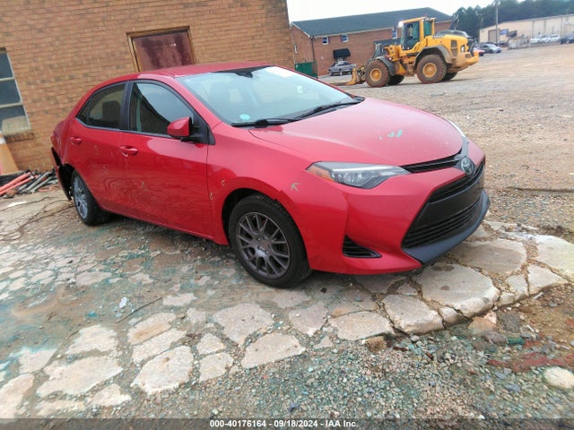 Toyota COROLLA LE 2018 2T1BURHE7JC105420 Image 1