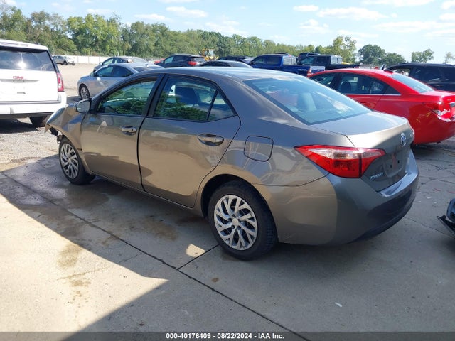 Toyota COROLLA LE 2018 2T1BURHE2JC108757 Image 3