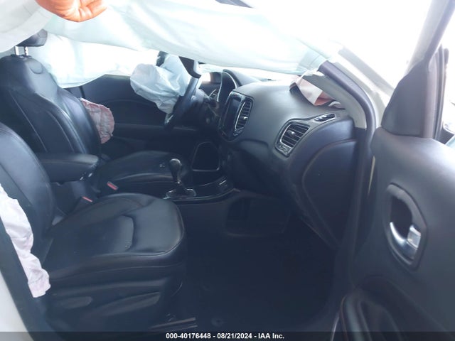 3C4NJCCB2JT407033 Jeep Compass Limited Fwd