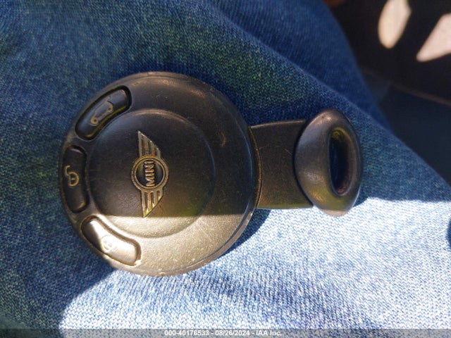 2010 MINI COOPER CLUBMAN WMWML3C52ATX38963 Photo 10