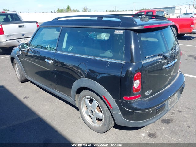 2010 MINI COOPER CLUBMAN WMWML3C52ATX38963 Photo 2