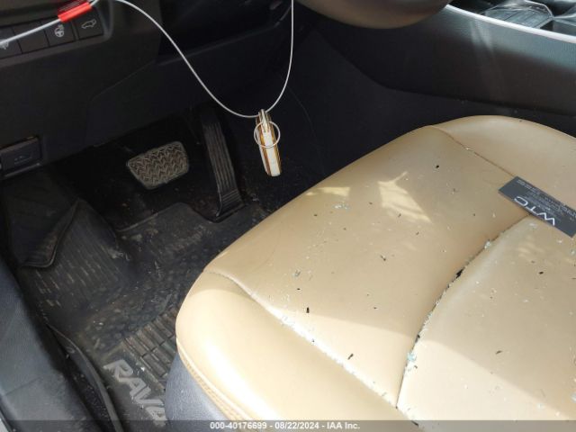 2T3A1RFVXMW143631 Toyota Rav4 Xle Premium