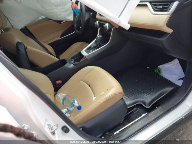 2T3A1RFVXMW143631 Toyota Rav4 Xle Premium